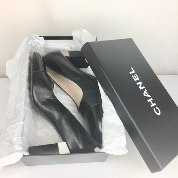 CHANEL Shoes - Chanel Logo Black/Silver Pump US 9